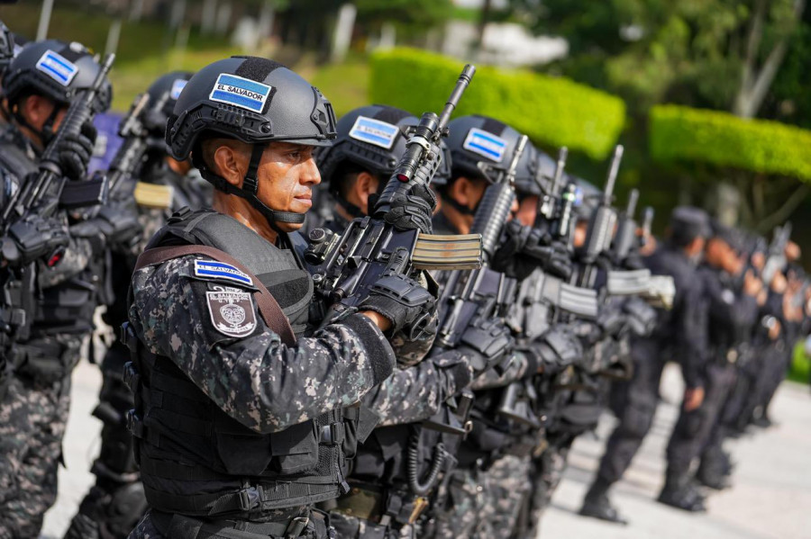 Salvador police